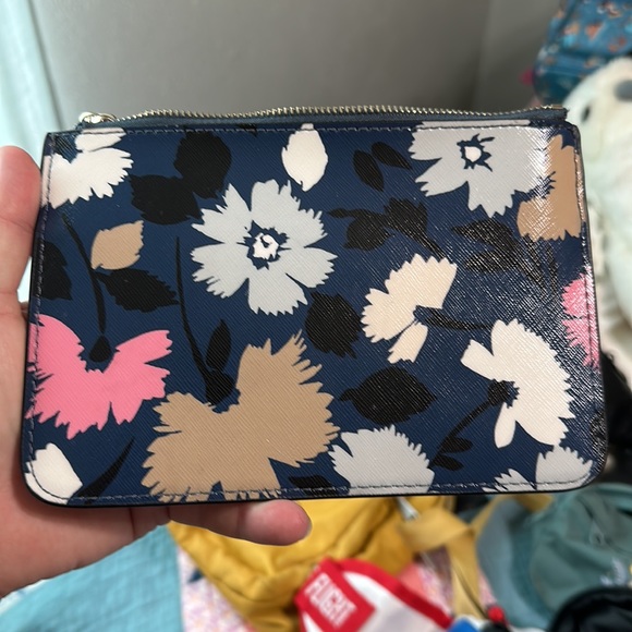 Kate Spade floral wristlet - Picture 3 of 6